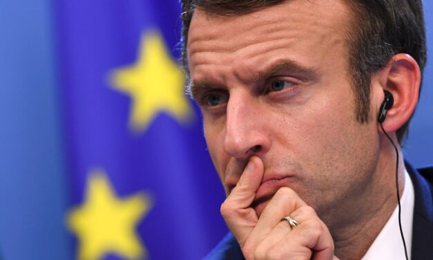 Macron mintapolgárokat nevelne a francia gyerekekből