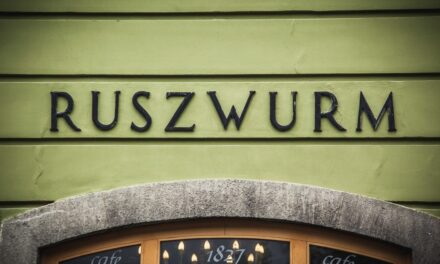 The Ruszwurm is closed because Christmas&#39;s pet was left without protection money