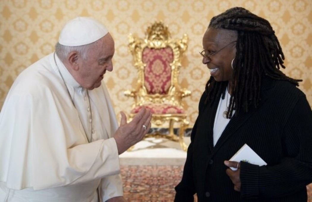 Whoopi-Goldberg-Ferenc-pápa