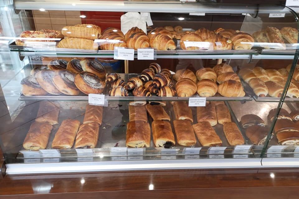 Es bilden sich Blähungen, der Magen ist angespannt – ein Experte hat albanischen Bäckereien den Deckel geöffnet