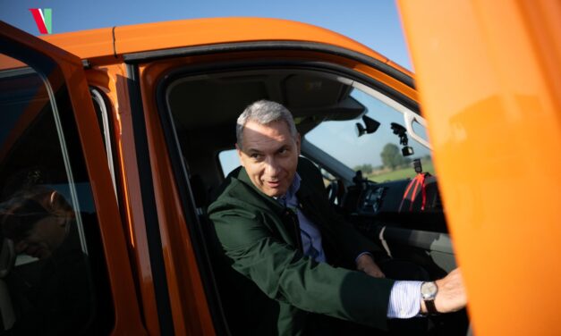 Allacciare le cinture di sicurezza: Viktor Orbán e János Lázár hanno testato insieme una nuova strada (video)