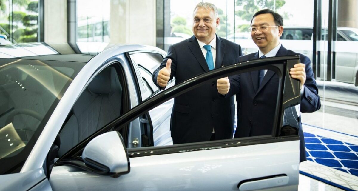 Największy na świecie producent samochodów elektrycznych przyjeżdża na Węgry