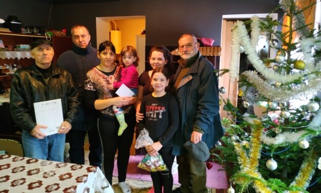 Anche quest&#39;anno il Wass Albert Kör di Sárospatak raccoglie una donazione natalizia per aiutare le famiglie ungheresi con bambini bisognosi nella Precarpazia.