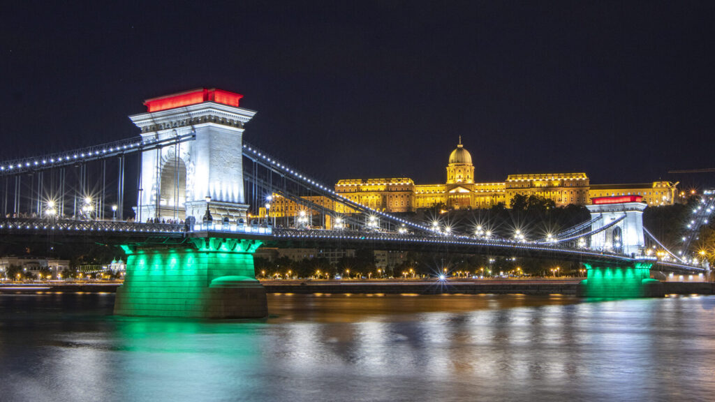 budapest-lánchíd-széchenyi-duna-díszkivilágítás-budaivár ünnep