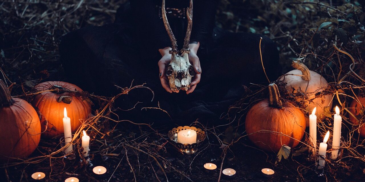 Il primo Halloween è iniziato con una cerimonia di esorcismo