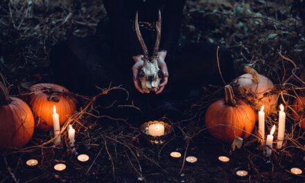 Pierwsze Halloween rozpoczęło się ceremonią egzorcyzmów