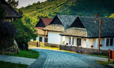 Dzięki błogosławieństwu Csaby Böjte w Hollókő otwarto dom złotniczy