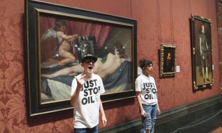 Klimaaktivisten haben gerade ein Gemälde von Velázquez mit einem Hammer zerschlagen