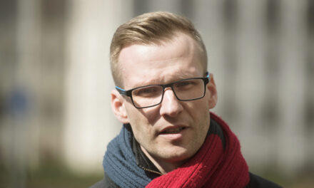 A pedagógusokat pályaelhagyásra, a családokat külföldre költözésre buzdítja a Dániában takarító Pukli István