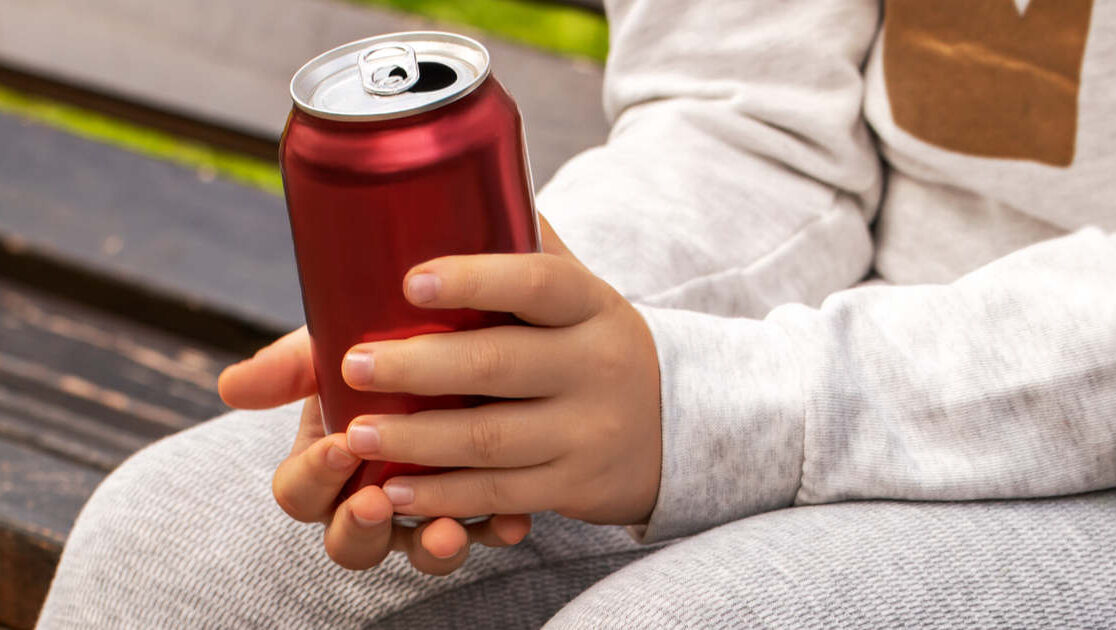 Rodzice mają już dość, 99 procent zakazałoby napojów energetyzujących