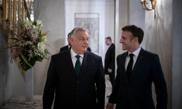 Orbán w Paryżu: Raport Komisji Europejskiej w sprawie Ukrainy to kłamstwo