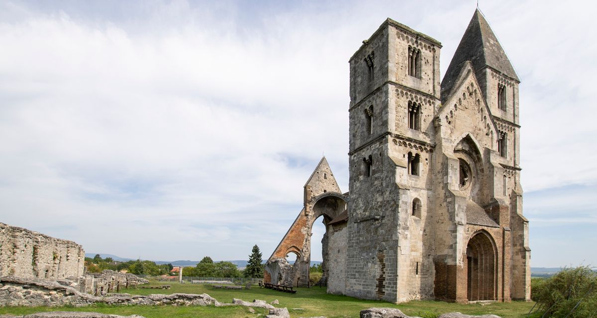 Una delle nostre chiese medievali più belle è in fase di ricostruzione