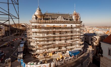 Ein weiterer wunderschöner Palast wird dieses Jahr im Budaer Burgviertel renoviert