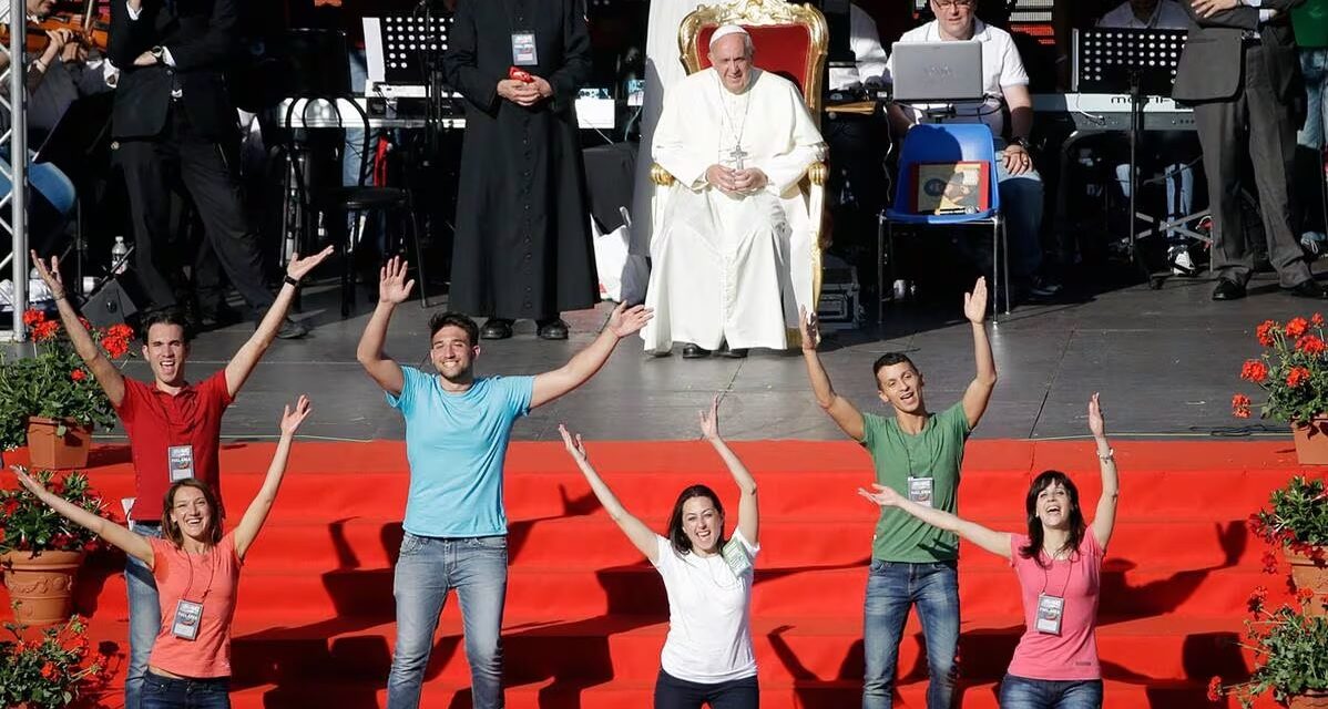 Papa Francesco: Non siate una scuola di samba!