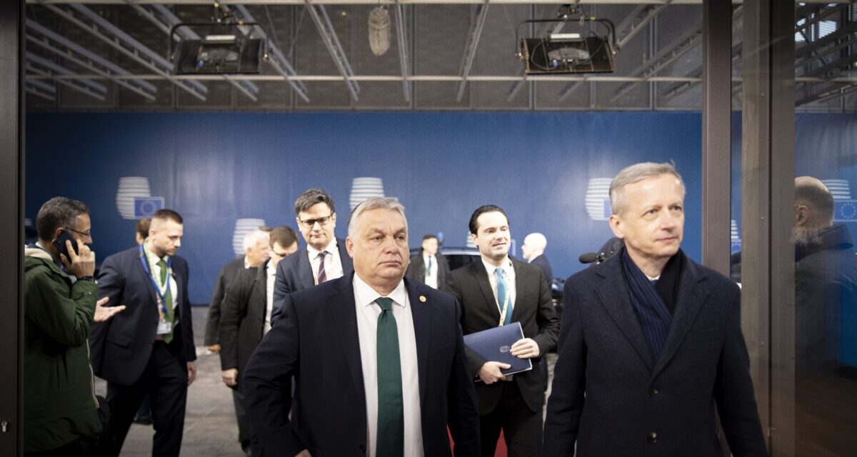 Orbán Viktor: Magyarország nem enged a migrációs őrületnek