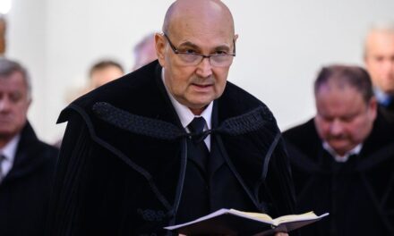 „Legyen az bármi” – Steinbach József református püspök is támogatja Balog Zoltánt döntéseiben
