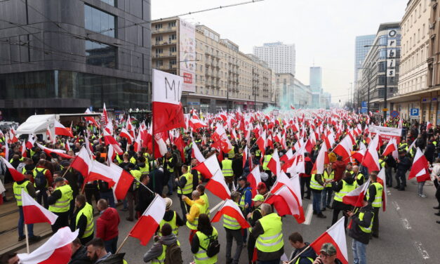 Sertéstrágyával akadályoznák a migránsáradatot a lengyel gazdák
