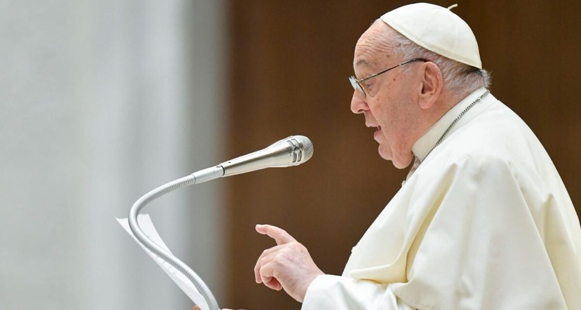 Der Papst blieb ihm auf den Fersen und lehnte die Gender-Theorie ab