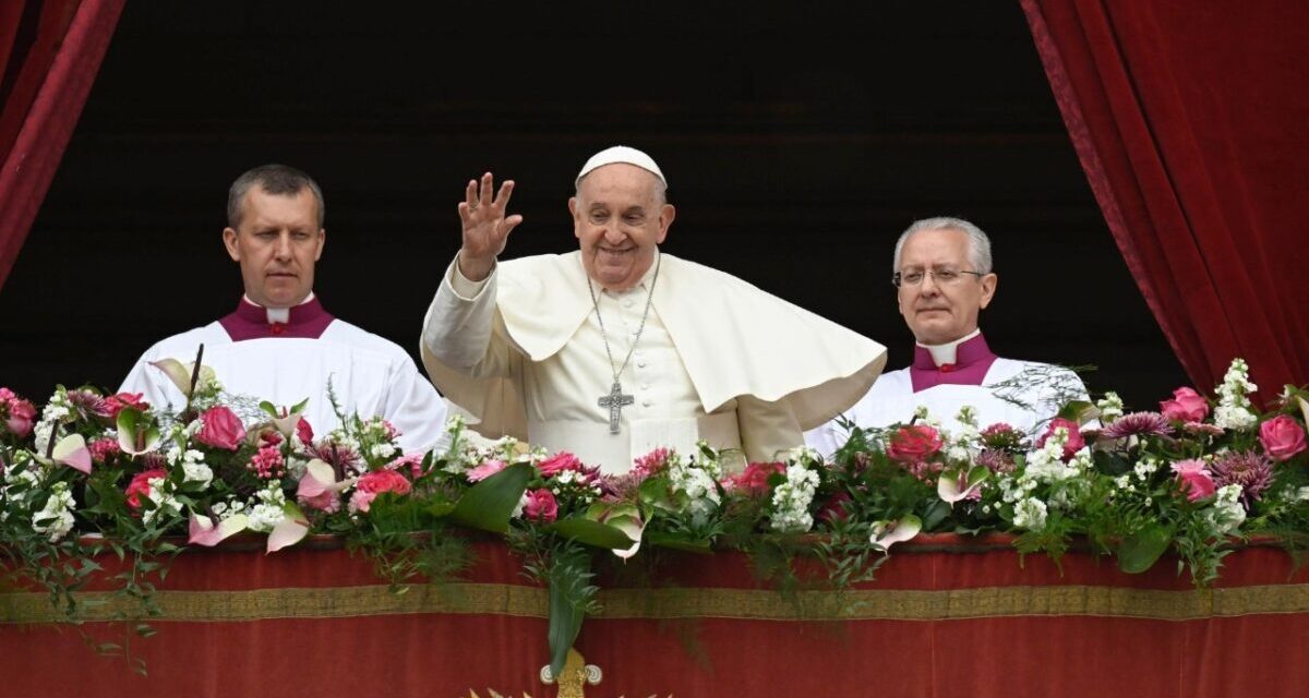 Ferenc pápa: A feltámadt Krisztus egy megújult világba vezet