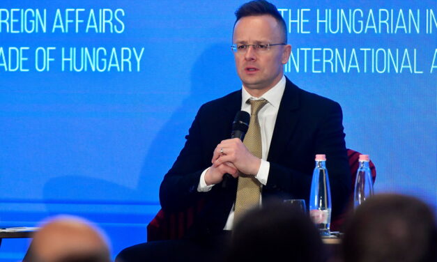 Szijjártó: L&#39;Ungheria non è obbligata a tollerare le bugie nemmeno del presidente degli Stati Uniti
