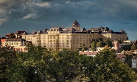 Budavári Palace will soon shine in its old glory