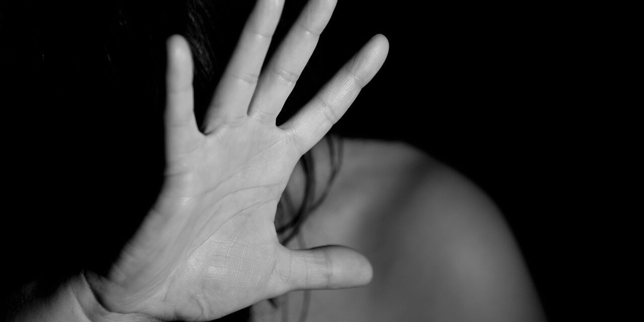 Wpis ekspertki Judit Vargi: „Widzimy opisany podręcznikowy przykład molestowania”