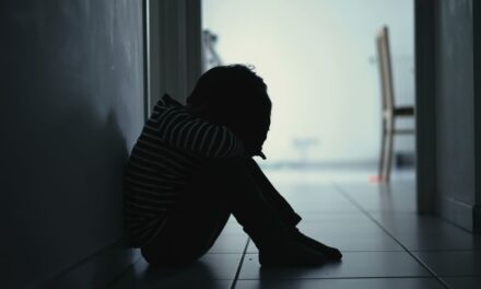 Egy szülő szerint zokogva mentek óvodába a gyerekek, amikor az újbudai pedofilügy gyanúsítottja volt ügyeletben