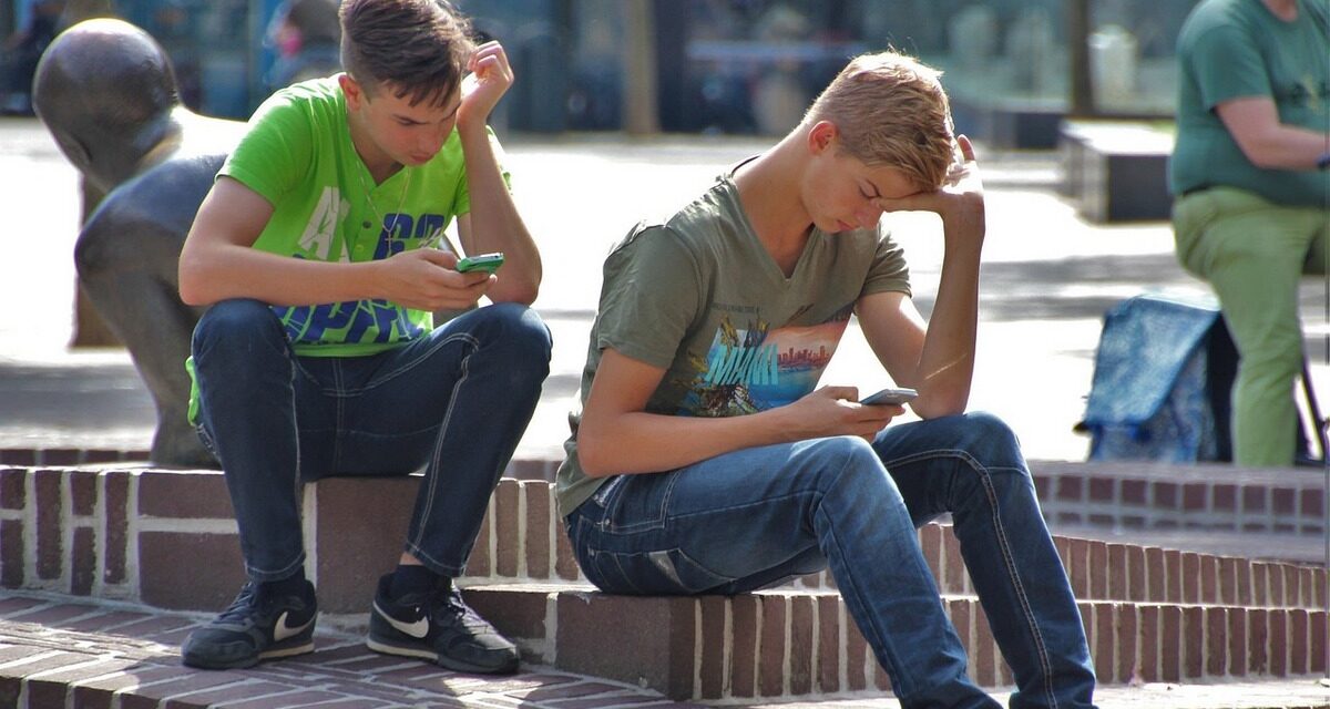 10 things from our daily life that we have lost because of our smartphones