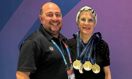 Der Senior-Schwimmer aus Cluj-Napoca kehrte mit vier Goldmedaillen von der Weltmeisterschaft in Doha nach Hause zurück