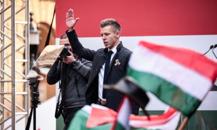 Magyar Péter ravasz, a propagandával meg úgy veszi fel a harcot, hogy halálra untatja