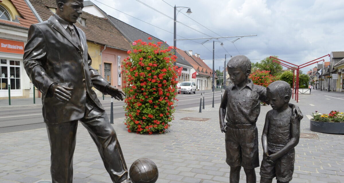 Quanto è divertente la profanazione della statua di Ferenc Puskás? (video) 