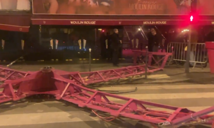 Die berühmte Windmühle des Pariser Vergnügungsparks hat ihre Schaufelräder verloren – MIT VIDEO