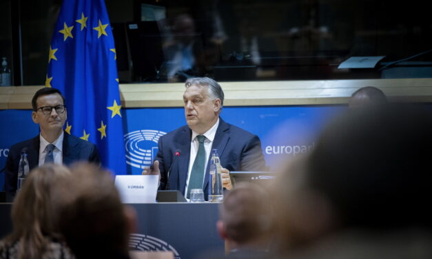 Orbán Viktor az Európai Parlamentben: A menekültügyi kérelme elbírálásáig mindenkinek az uniós határokon kívül kell maradnia