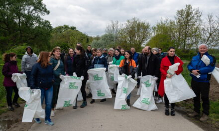 Mehr als 100.000 Freiwillige haben sich für das diesjährige TeSzedd angemeldet! für eine Müllsammelaktion 