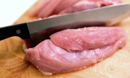 Infektiöses ukrainisches Geflügelfleisch in europäischen Läden gab es bereits zu einem Todesfall