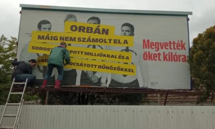 Márki-Zay Péter plakátrongálással kampányol