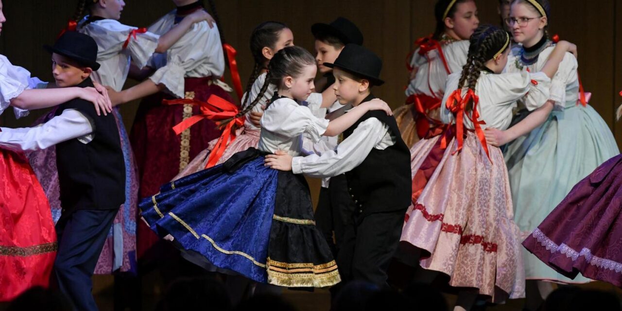 National Children and Youth Folk Dance Festival is organized in Szeged