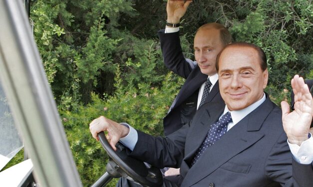 Amikor Putyin és Berlusconi együtt nyaralt…
