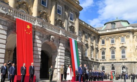 Il capo di stato cinese cita un proverbio ungherese e gli piace la cucina ungherese