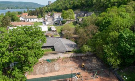 Teniszpálya alatt találták meg a ferencesek 500 éve eltűnt templomát