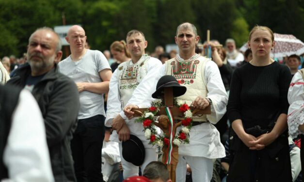 This is how the Hungarian and Székely national anthems were sung in Csíksomlyo (video)