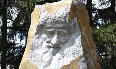 Gli abitanti del villaggio di Giergyól hanno eretto una statua di Hazug Pista accanto al Maros (video)