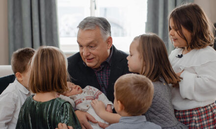 Gyereknap: Orbán Viktor kimerítő válaszokat adott a kicsik legfontosabb kérdéseire (videó)