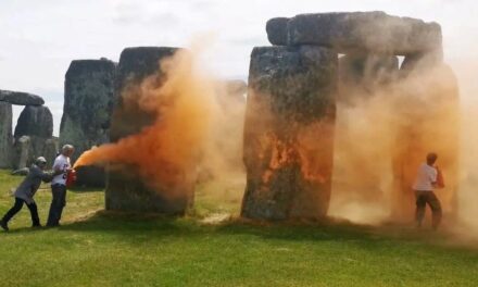 Most éppen a Stonehenge szikláit csúfították el klímaaktivisták