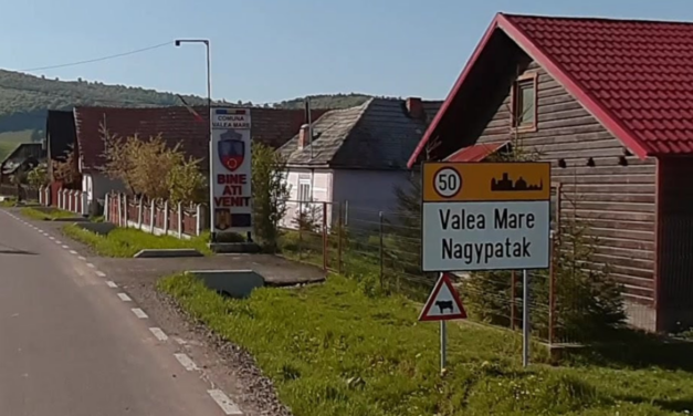 &quot;Generous&quot; Romanians - the bilingual place name signs in Nagypatak must be removed