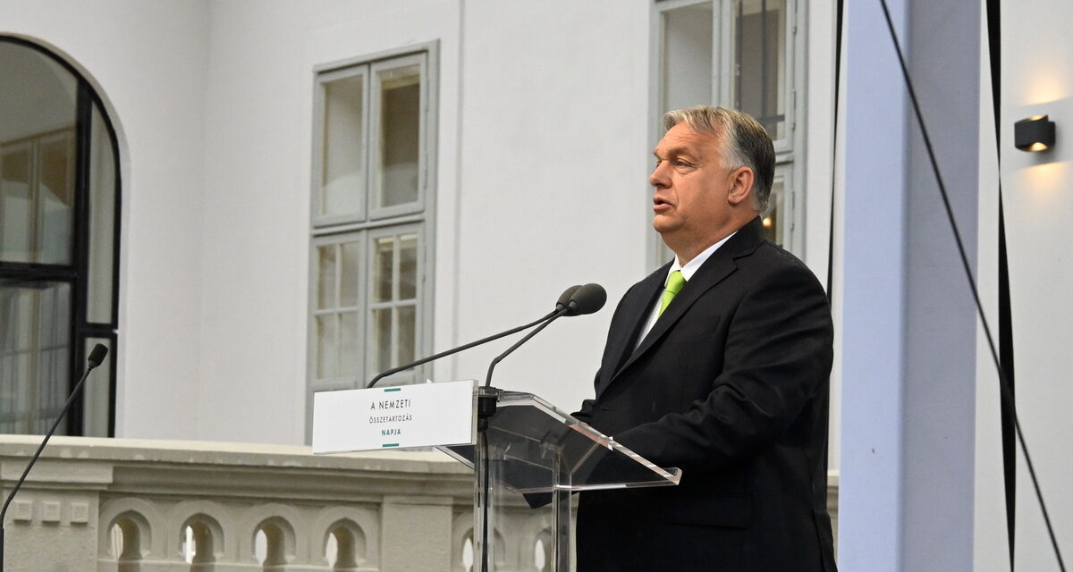 Orbán Viktor: Be akarjuk foltozni a magyar időn keletkezett szakadást