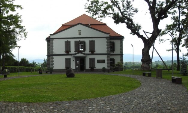 Das in seiner ursprünglichen Schönheit wiederhergestellte Schloss Teleki erinnert an die Flitterwochen von Petőfi und Júliája