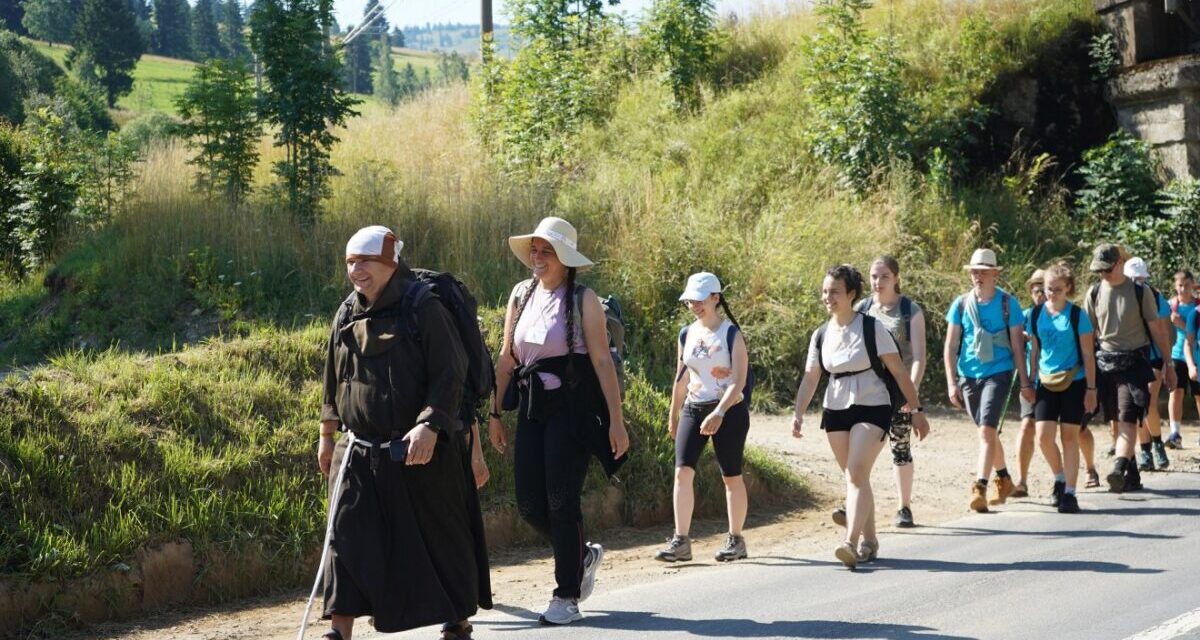 Az út, amelynek során lekopnak a „sminkek”