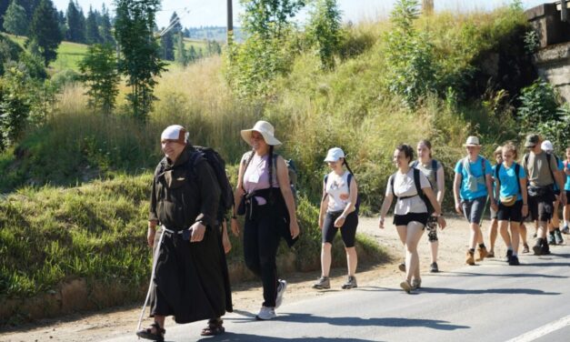 Az út, amelynek során lekopnak a „sminkek”