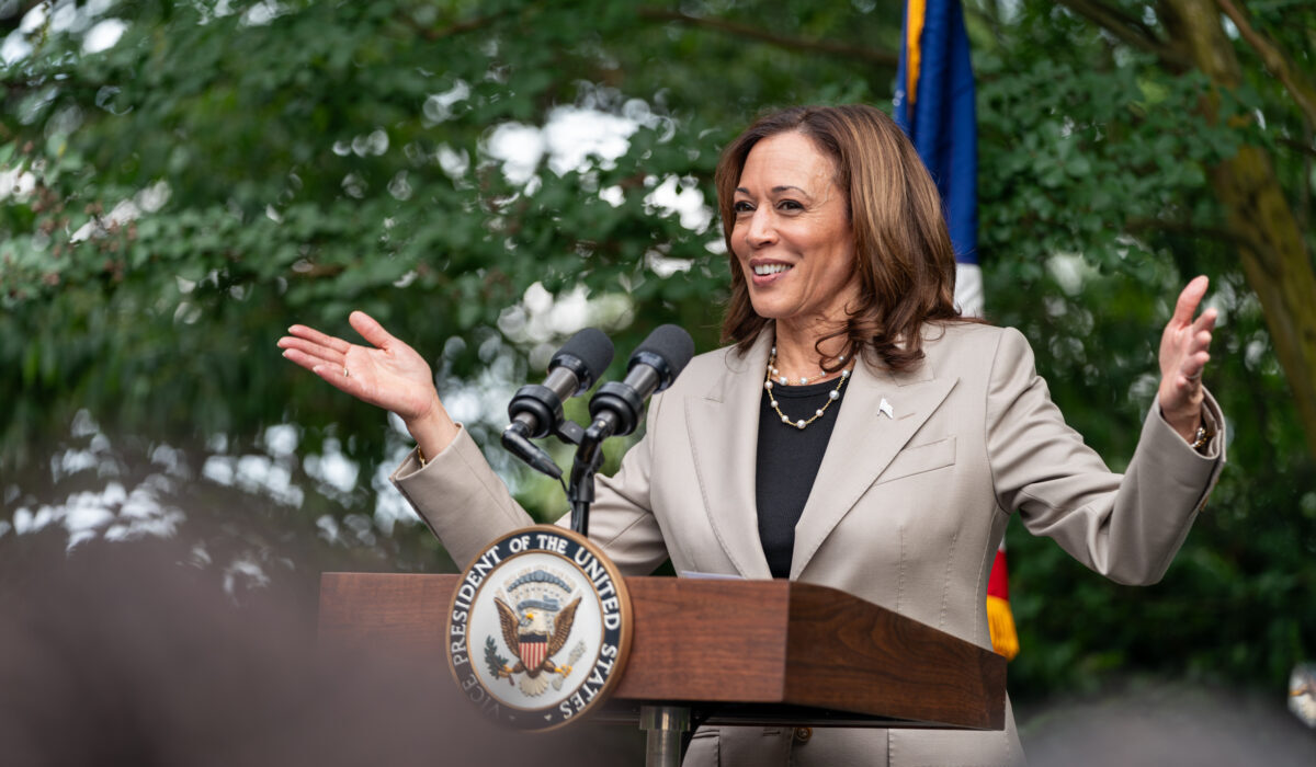 Creating Kamala Harris – This is how the Democrats would create a female Obama out of nothing